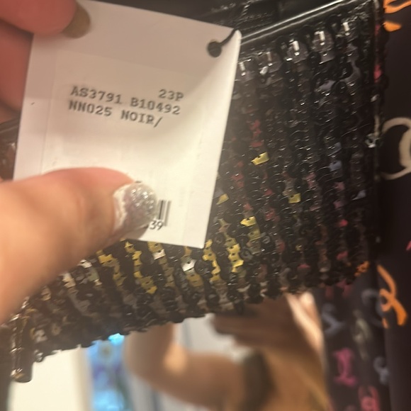 Chanel sequin black and silver clutch with CC pearls - Picture 7 of 8